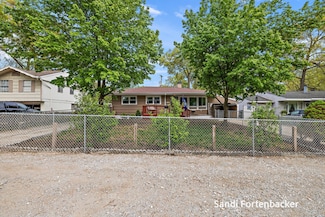 3454 Hiawatha Dr, Norton Shores, MI 49441
