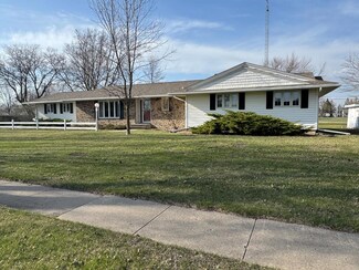 304 E Lake St, Rockwell City, IA 50579
