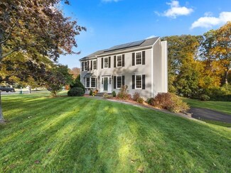 2 Noanet Brook Ln, Franklin, MA 02038