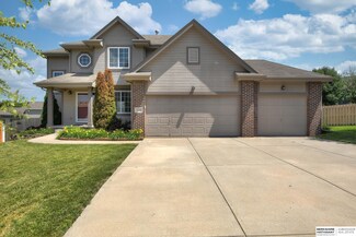 2219 Kara Cir, Papillion, NE 68133