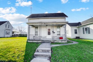 403 E Benton St, Wapakoneta, OH 45895