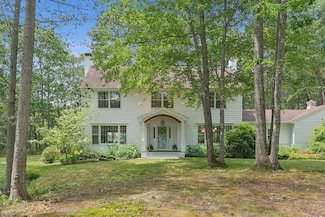 6 Beechwood Ln, Falmouth, ME 04105