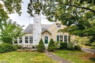 10 Valley View Ave, Gladstone, NJ 07934