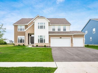 5881 Heather Ridge Dr, Shawnee Hills, OH 43065