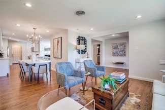 2352 Fenestra Dr, Dallas, TX 75228