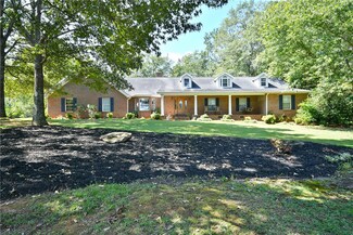 400 Dove Hill Cir, Easley, SC 29640