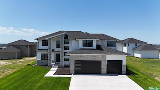 5508 Kestrel Pkwy, Elkhorn, NE 68022