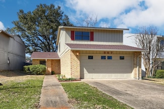 557 Trailcrest Dr, Garland, TX 75043