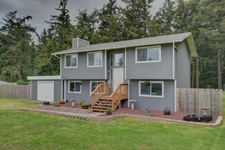 945 Walker Ave, Oak Harbor, WA 98277