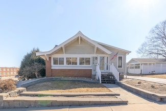 236 S Main St, Charles City, IA 50616