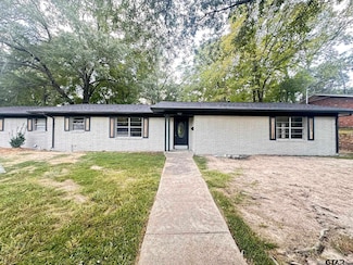 902 Fleming Dr, Mount Pleasant, TX 75455