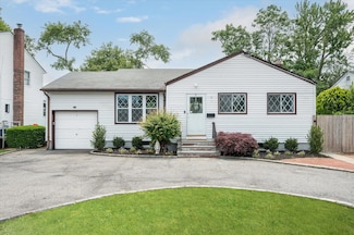 138 Davison Ave, Oceanside, NY 11572