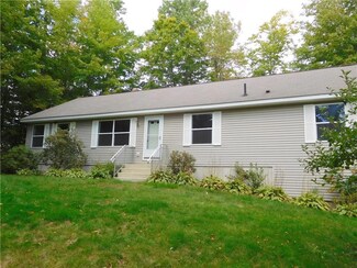 70 Lansley Dr, Sabattus, ME 04280