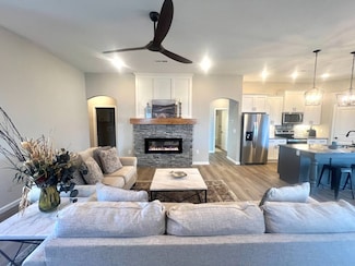 9868 Weeping Willow Dr, Manhattan, KS 66502