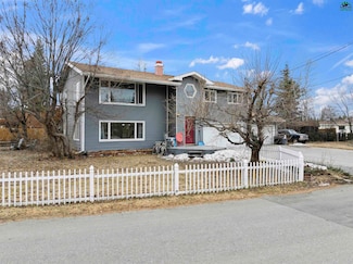 3043 Riverview Dr, Fairbanks, AK 99709