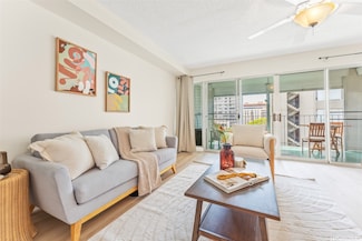 1615 Wilder Ave Unit 604, Honolulu, HI 96822