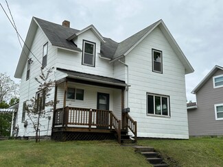 245 7th St, Manistee, MI 49660