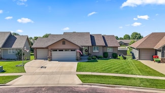 812 Logan Cir, Yankton, SD 57078
