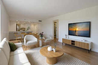 3300 W Rolling Hills Cir Unit 701, Davie, FL 33328