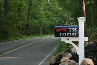 135 Pine St, Dover, MA 02030