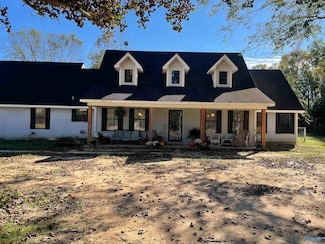 728 Dogwood Rd, Hillsboro, AL 35643