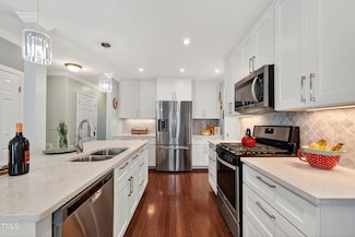 100 Avent Pines Ln, Holly Springs, NC 27540