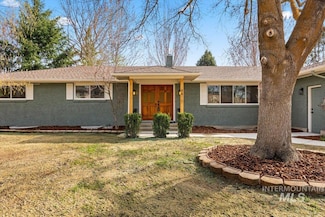 8411 W Crestwood Dr, Boise, ID 83704