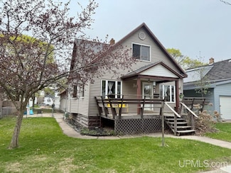 624 S 16th St, Escanaba, MI 49829
