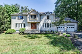 10 Monroe Dr, Marlboro, NJ 07746