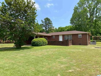 227 S Seneca Dr, Trinity, AL 35673