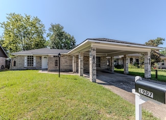 1907 Bunzel St, Houston, TX 77088