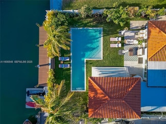 7770 Hawthorne Ave, Miami Beach, FL 33141