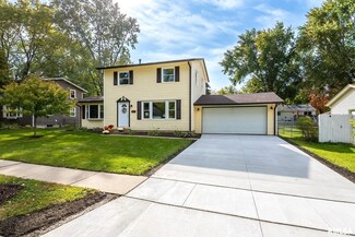 2925 Glenview Dr, Bettendorf, IA 52722