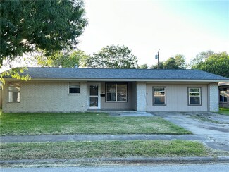 1727 Austin St, Portland, TX 78374