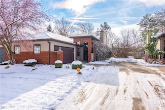 5240 Parkhurst Dr, Sheffield Village, OH 44054