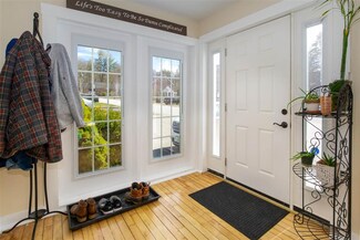 13 Grape St, Newmarket, NH 03857