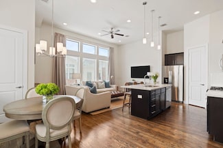 1005 Green Kensington Dr, Houston, TX 77008