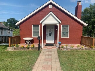 3864 Marietta Dr, Saint Louis, MO 63121