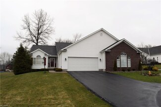 219 Cranberry Ct, Warren, OH 44483