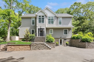 79 Oakside Rd, Smithtown, NY 11787