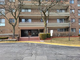5 E Carriageway Dr Unit 102, Hazel Crest, IL 60429