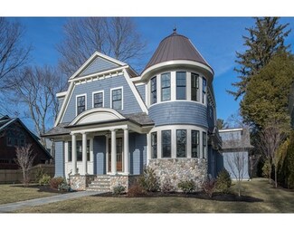 49 Pelham St, Newton Center, MA 02459