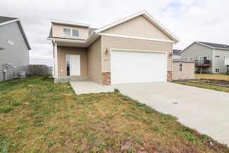 3112 38th Ave S, Moorhead, MN 56560