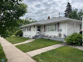 1115 9th Ave S, Moorhead, MN 56560