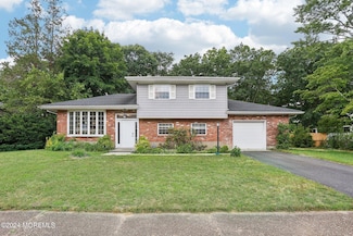 40 Lockwood Ave, Howell, NJ 07731
