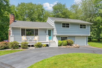 33 Woodside Rd, Guilford, CT 06437