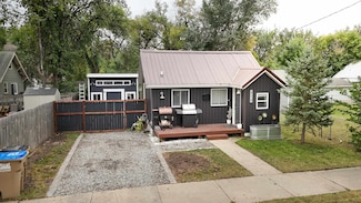 816 8th Ave NE, Minot, ND 58703