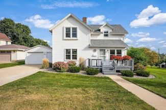 614 E Division St, Dodgeville, WI 53533