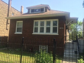4437 W Walton St, Chicago, IL 60651