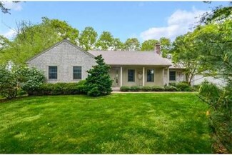8 Vesper Dr, Pocasset, MA 02559